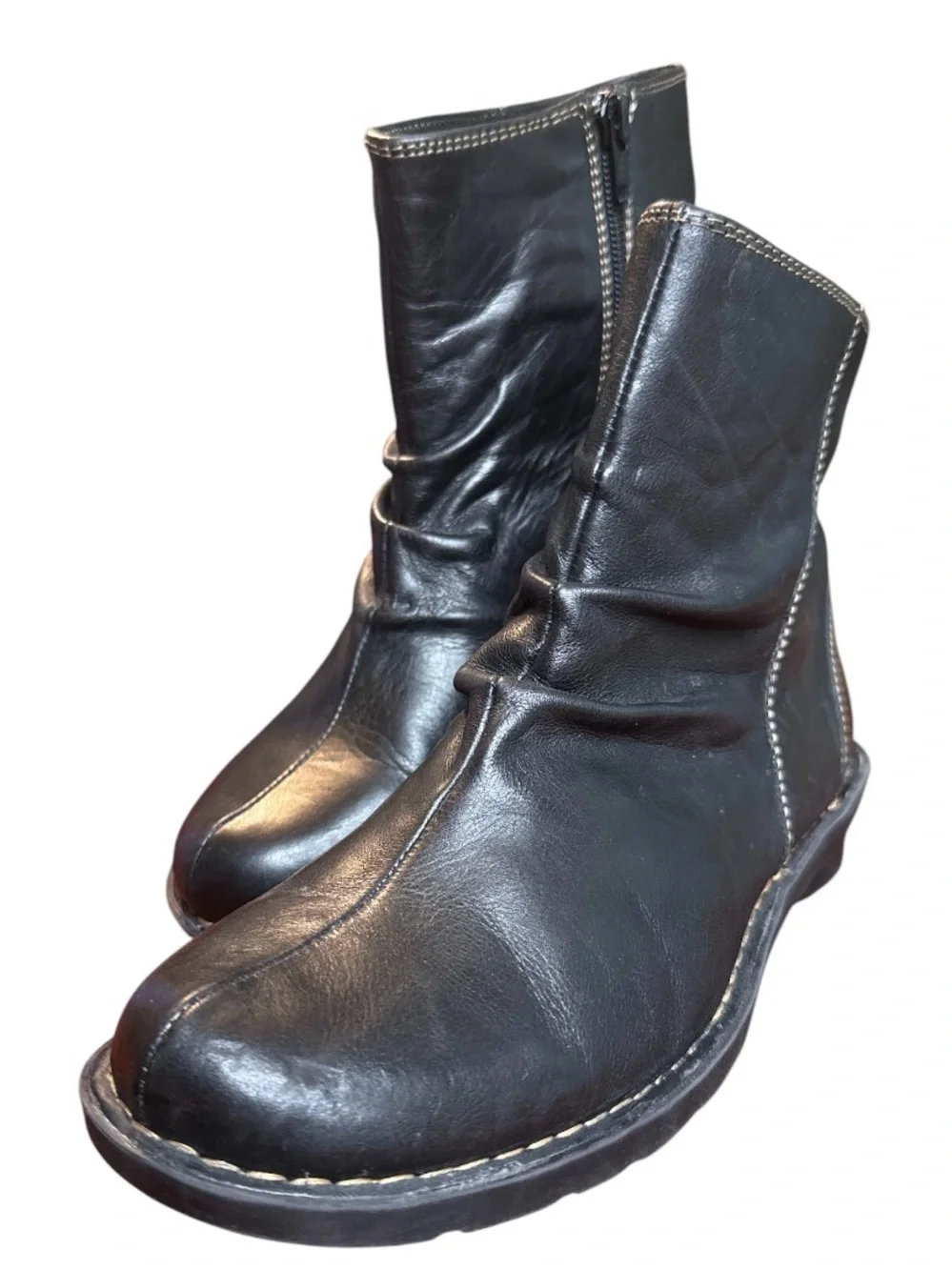 Clarks Nikki Tea Black Leather Ruched Ankle Boots Split Toe Comfort - Size 7.5 M